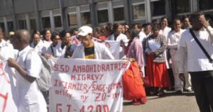 Les paramédicaux malgaches en grève en plein covid-19 (2)