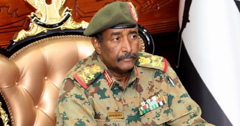 Crise au Soudan: le général Burhan dans la tourmente