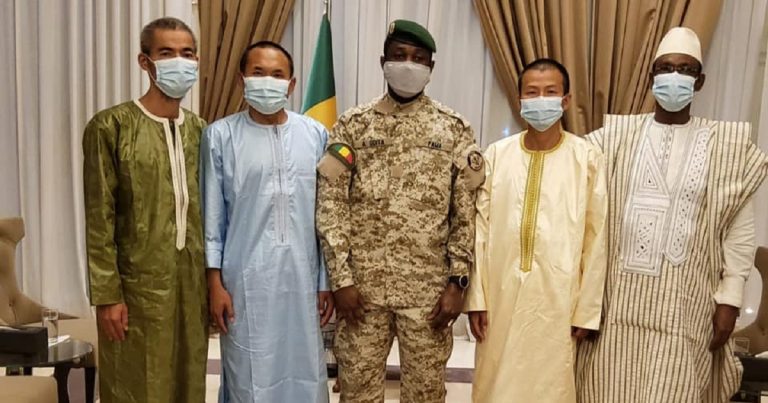 Enlèvements au Mali : le colonel Goïta fait libérer trois otages chinois