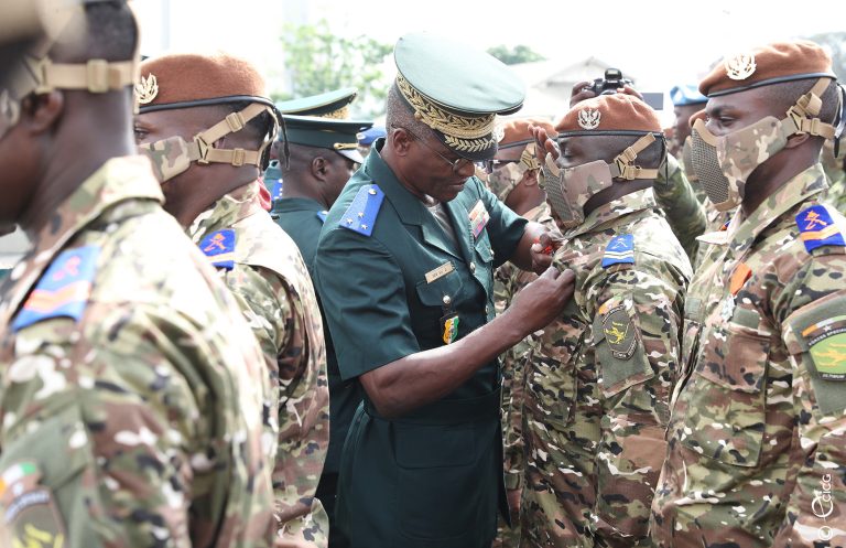 Côte d’Ivoire : les 49 soldats de la 8ème NSE décorés dans l’ordre national