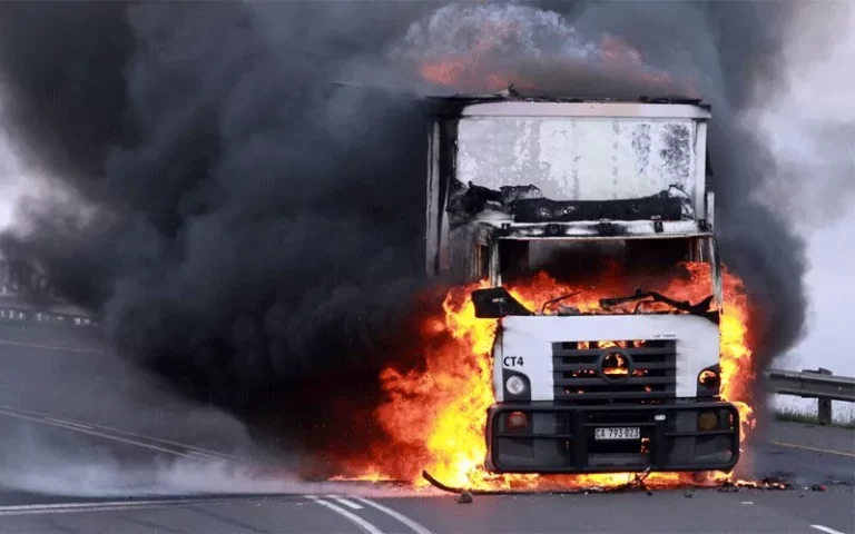 Afrique du Sud : une série d'incendies de camions alimentent la peur