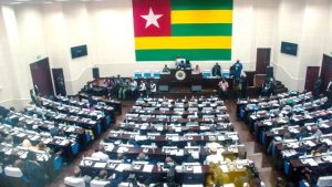 Ce 24 mars 2024, l'Assemblée nationale togolaise se trouve à l'aube d'une décision historique : l'adoption d'une nouvelle constitution pour la 5ème république