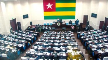 Ce 24 mars 2024, l'Assemblée nationale togolaise se trouve à l'aube d'une décision historique : l'adoption d'une nouvelle constitution pour la 5ème république