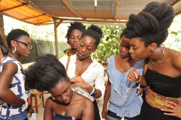 Cheveux crépus : décoloniser la beauté en Afrique, un enjeu politique majeur