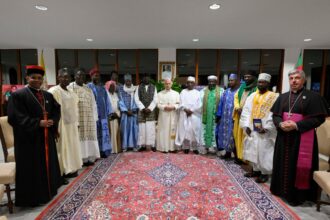 Au Cameroun, Léon XIV prêche la paix aux côtés des imams