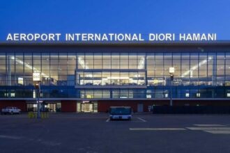 Tension maximale au Niger : Malgré 13 martyrs et une ville sous contrôle, l'aéroport de Niamey reste ouvert au trafic