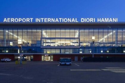 Tension maximale au Niger : Malgré 13 martyrs et une ville sous contrôle, l'aéroport de Niamey reste ouvert au trafic