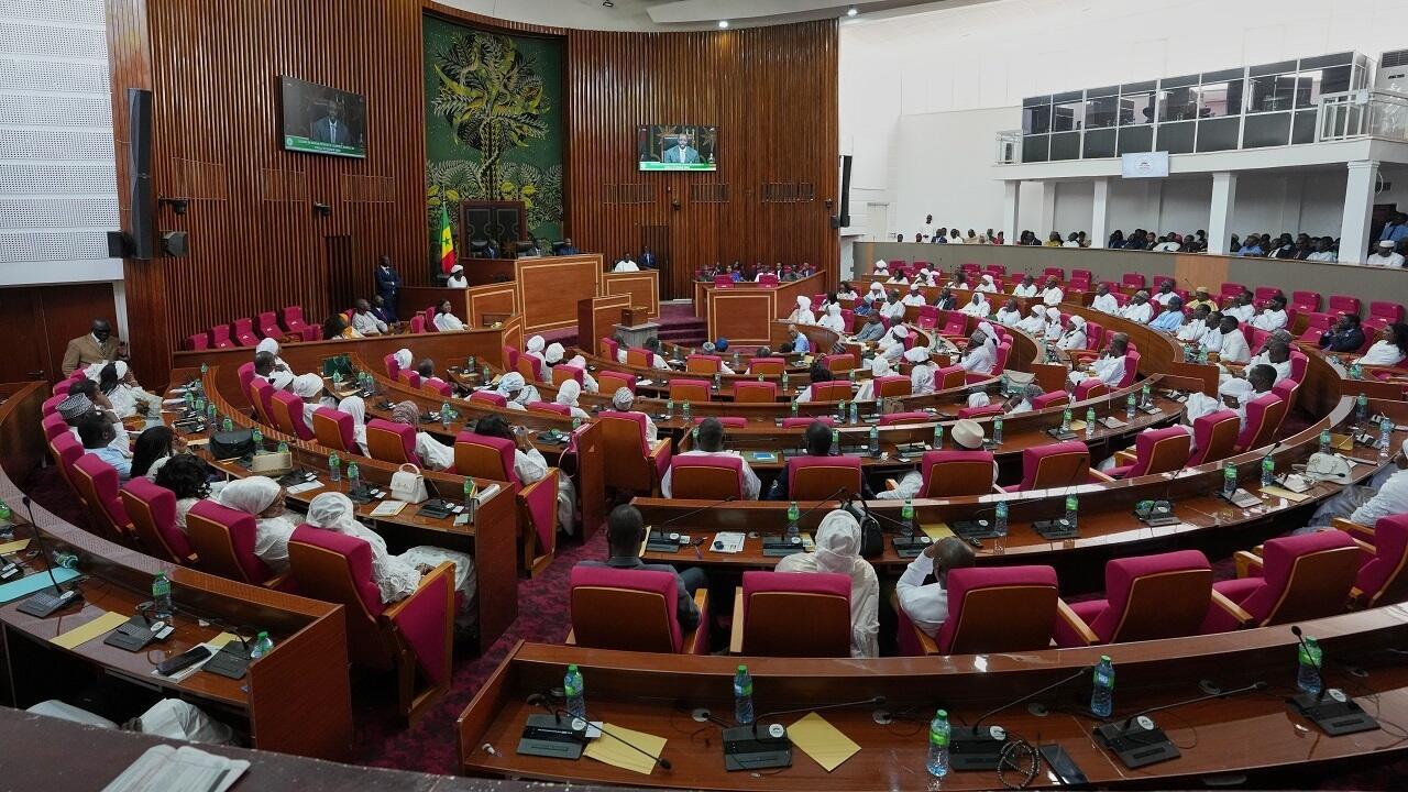 Sénégal : une réforme constitutionnelle adoptée dans la tension et désormais suspendue au verdict des urnes