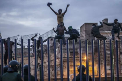 Ceuta : pourquoi l'afflux massif de migrants se poursuit malgré les drames en mer ?