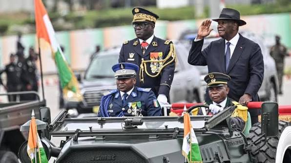 Côte d’Ivoire : à l’occasion du 66e anniversaire de l’indépendance, Alassane Ouattara appelle à préserver la stabilité et à consolider les acquis