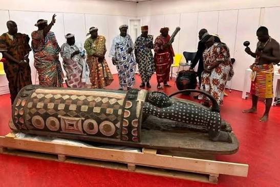 Le retour du Djidji Ayôkwé : comment le tambour parleur est devenu le symbole de la reconquête du patrimoine africain