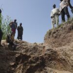 Nigeria : pourquoi les mineurs illégaux sont-ils détenus et la répression peut-elle stopper l’exploitation clandestine ?