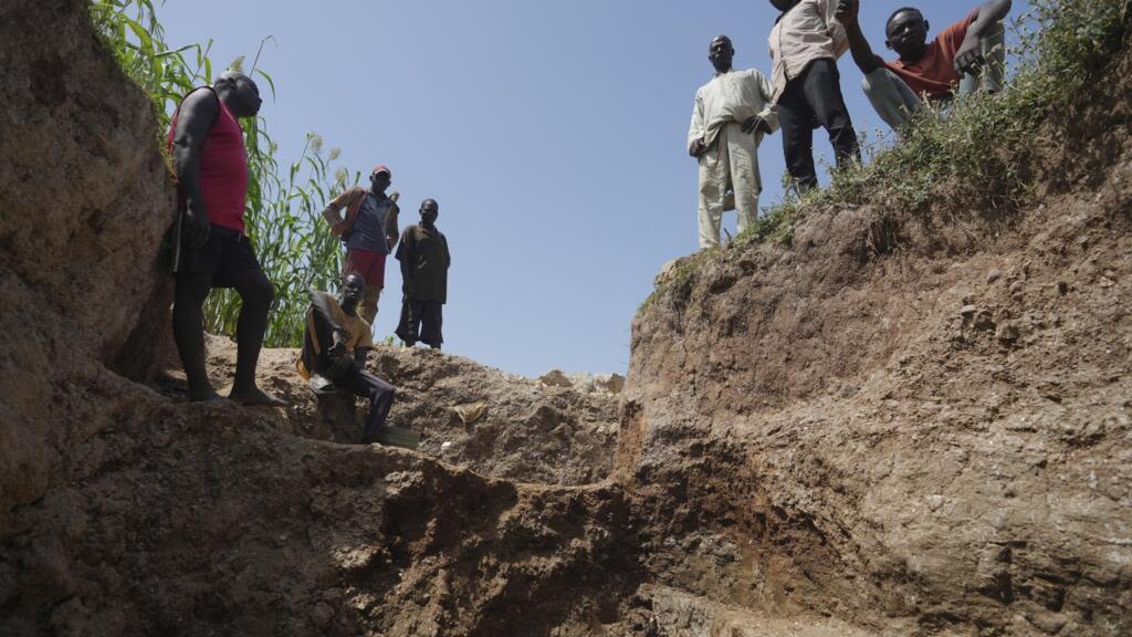 Nigeria : pourquoi les mineurs illégaux sont-ils détenus et la répression peut-elle stopper l’exploitation clandestine ?
