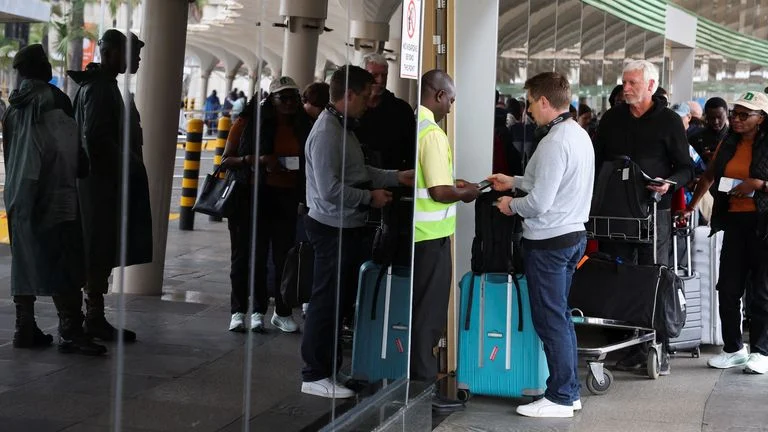 Grève dans l’aviation au Kenya : quand les tensions sociales menacent le hub aérien de Nairobi