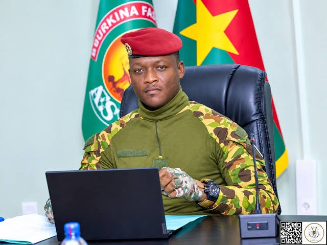 Burkina Faso : pourquoi Ibrahim Traoré impose aux ONG de consacrer 80 % de leurs ressources au terrain
