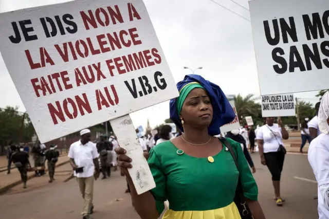 Féminicides en Afrique du Sud et au Cameroun : au-delà du tueur en série, une violence structurelle contre les femmes