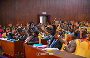 RDC : la loi sur le référendum relance les inquiétudes autour de la Constitution et du pouvoir de Tshisekedi